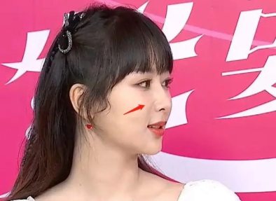 杨紫|杨紫自曝进组拍新剧，许久未露面的她，颜值却被网友吐槽