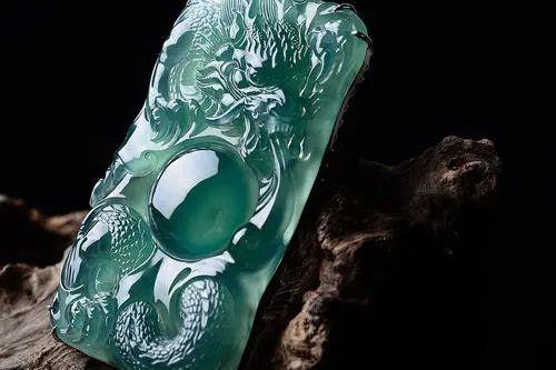 翡翠|三十而立,四十而不惑,不同年龄佩戴翡翠也有不同的寓意!