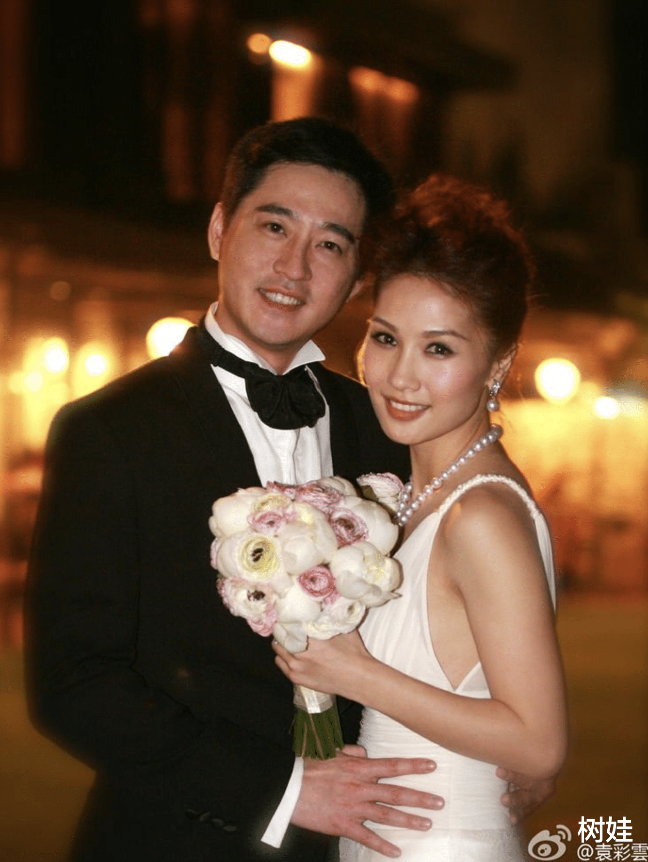 袁彩云|46岁袁彩云晒减肥后近照,双手叉腰展露小蛮腰,长居国外无意复出