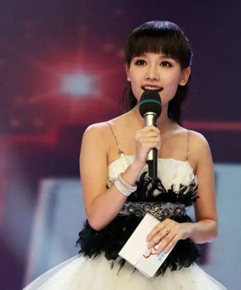 孙骁骁|孙骁骁小腹隆起已怀孕?与任重试婚纱疑奉子成婚,戏精女与插刀男修成正果