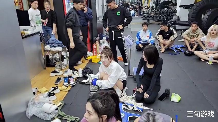 童锦程|童锦程被陈可、小田、小羊轮流暴揍，798接班人幸灾乐祸，看爽了