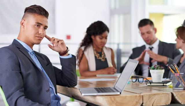 张涛|领导生日员工请吃饭,我主动给领导送礼,3日后看到那一幕傻了眼