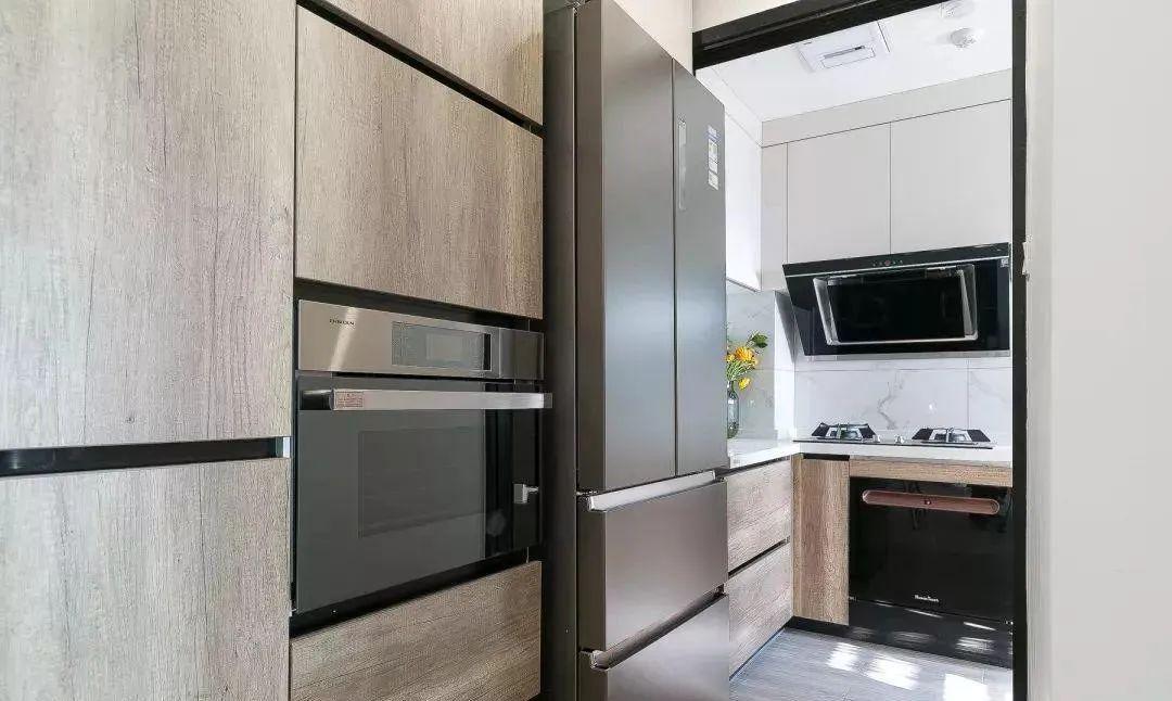 如果厨房空间够用,定做一个高柜吧,让你家厨房好用又高大上