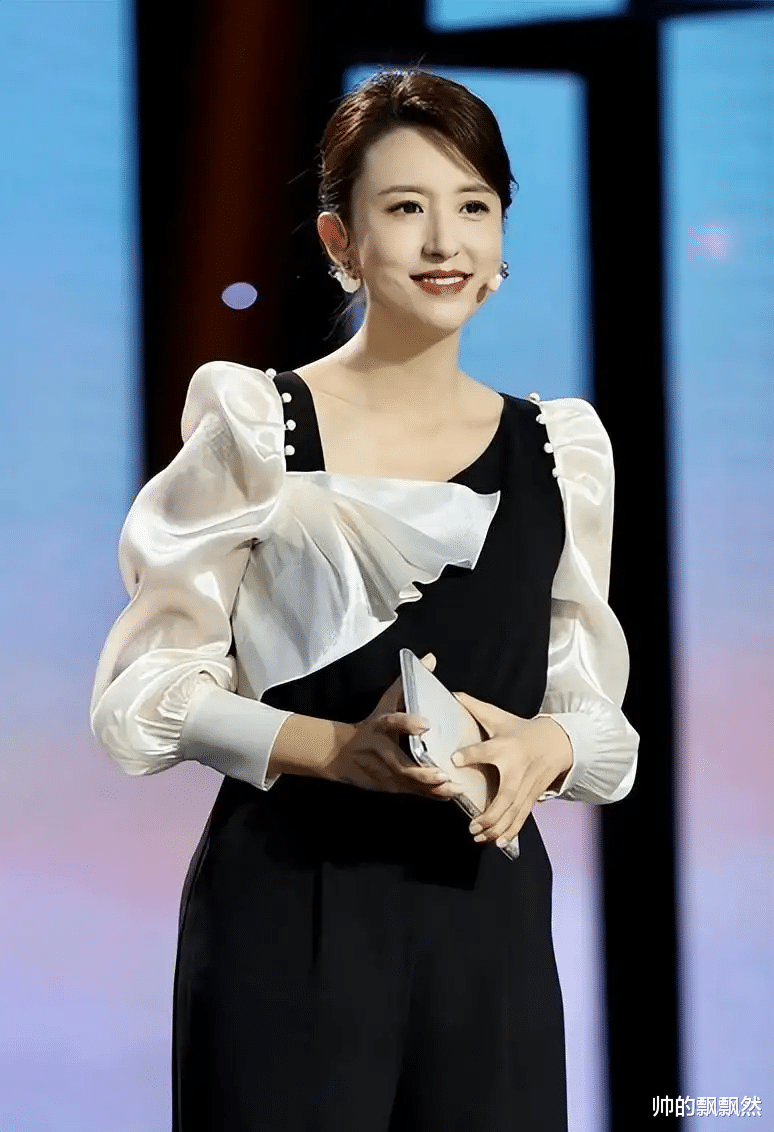 潘粤明|央视主持张蕾:嫁大20岁矿业大亨,婚后生一子,一家三口其乐融融