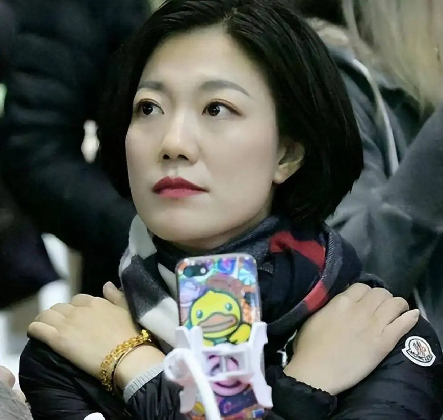 星光大道|歌手龙婷：曾是《星光大道》冠军，受邀参加春晚后，为何街头卖唱