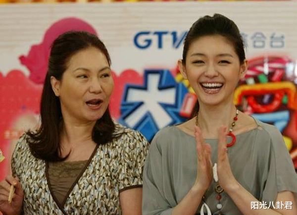 大S|大S妈妈怒气未消，晒母鸡打斗图暗示母女仍在争吵，拒绝见新女婿