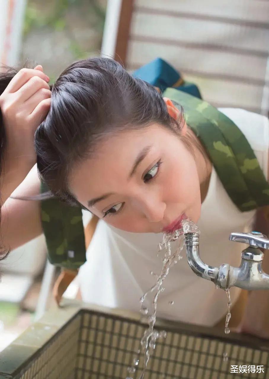 佐佐木希|她是日本演技最差的女演员，却凭借精致的容颜，收获一大批粉丝