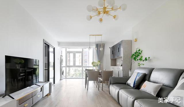 越来越多人不吊顶,不做背景墙,看看她家,明亮宽敞,以后照着装