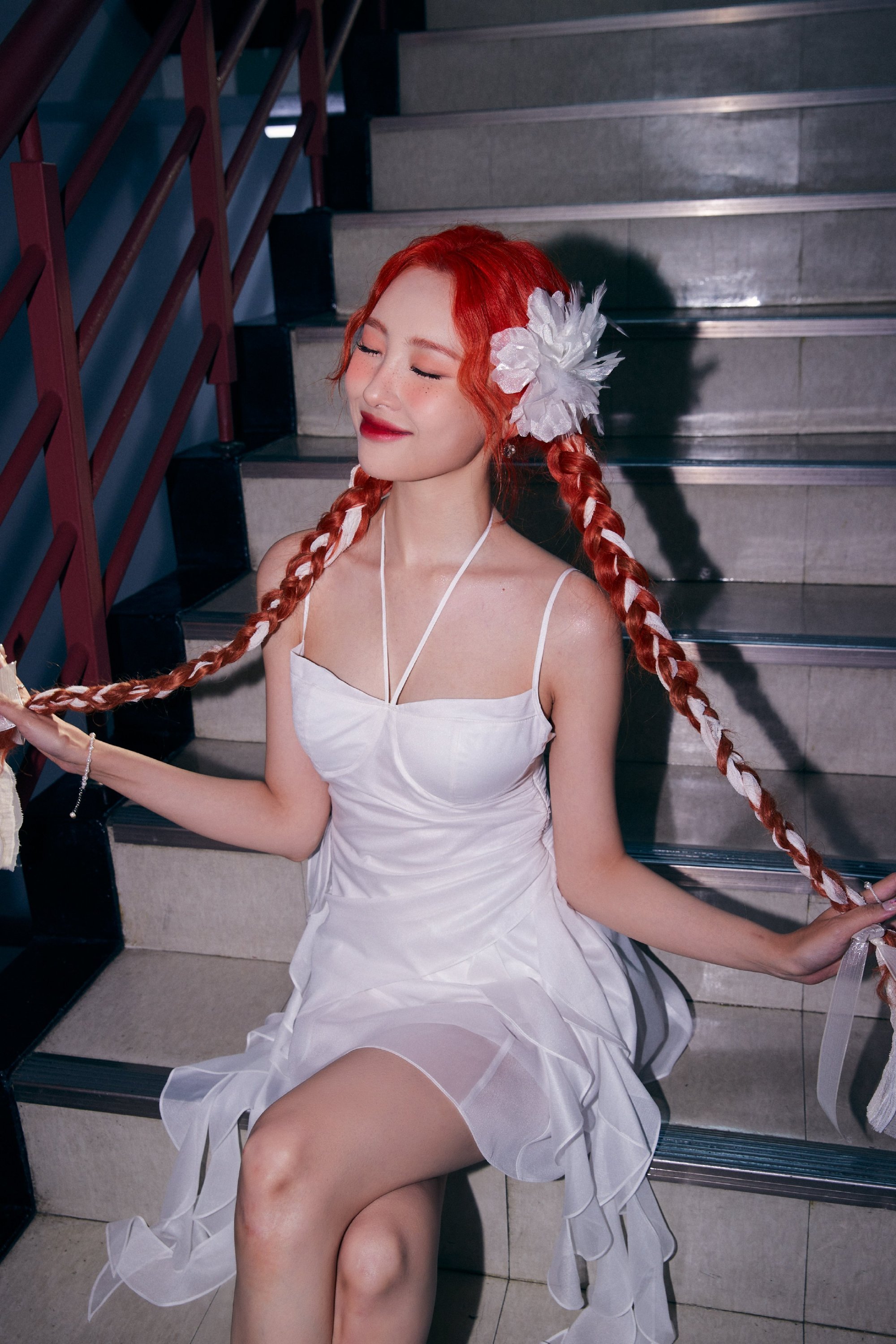 |宣美晒近照，文胸上衣，纤细的双腿，秀出45.6公斤身材的极致美感