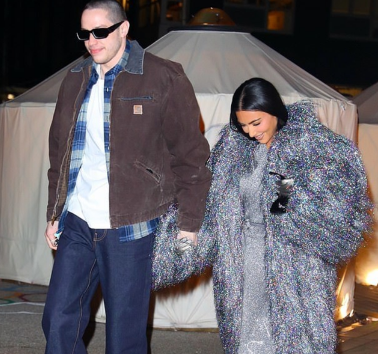 金·卡戴珊|叫板前妻卡戴珊？侃爷带新欢现场观看NBA，被华裔小姐搭讪！