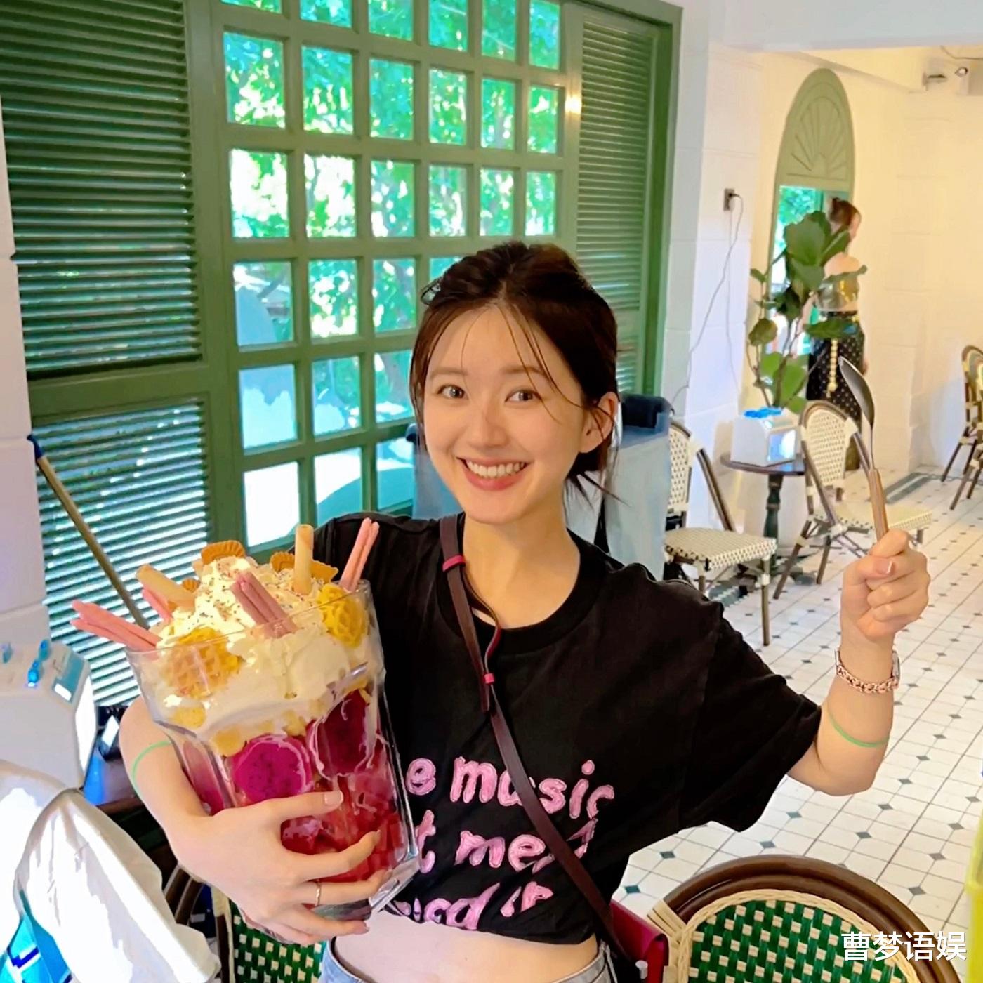 赵露思|赵露思晒夏日游玩照,泳装湿身造型大秀好身材,真不拿网友当外人