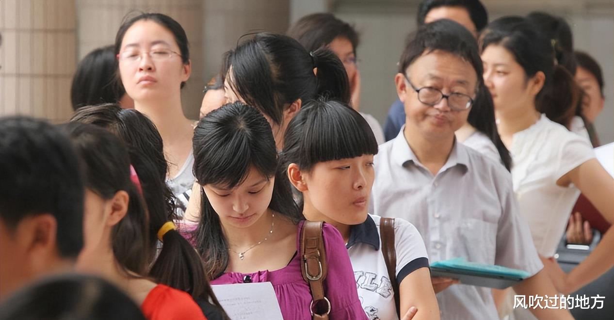 俄乌|江苏某县招聘语文老师，招聘要求令人不解，网友质疑大材小