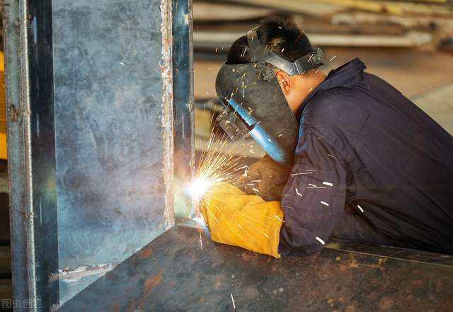 南京工程学院|两大行业出现“招工难”,月薪2万,90后不愿干,70后成中坚力量