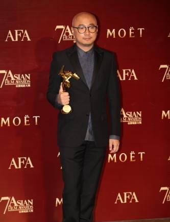 徐峥|50岁徐峥居家隔离浮肿憔悴状态差，和陶虹无互动疑避嫌，夫妻真大难临头各自飞