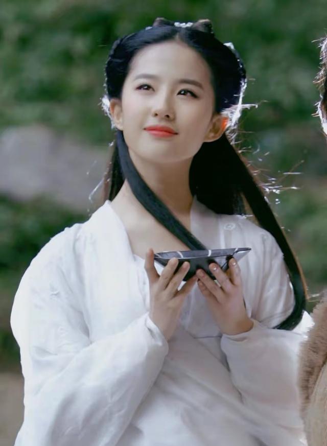 乔欣|拉低乔欣古韵感的,不是她的大眼袋,而是她的直角肩