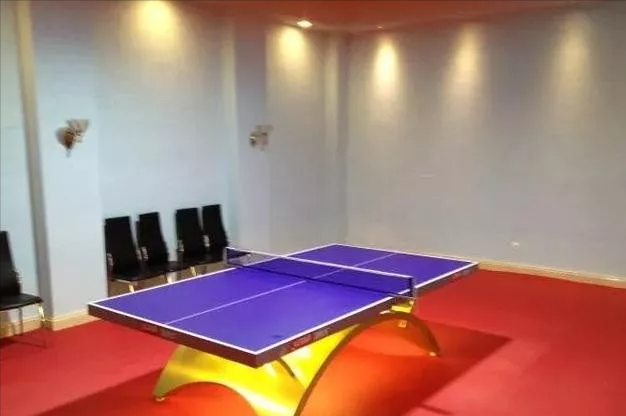 参观闺蜜婆家的婚房,地下室带游泳池,还有家庭影院,谁见过?