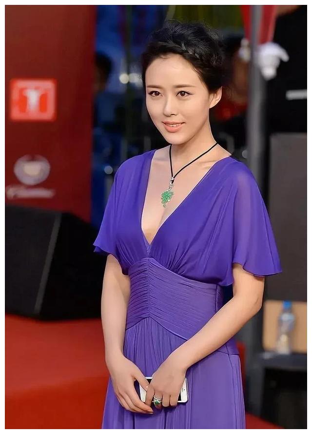 颜丹晨|44岁的颜丹晨犹如20多岁少女