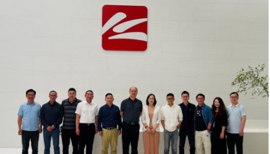 雷军|雷军为啥这么拼?出道32年坐拥4家上市公司,还赌上一切要造车