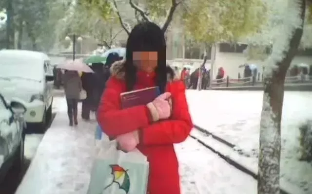 15岁女孩被父亲侵犯,母亲却说: “没事,那是你亲爹”
