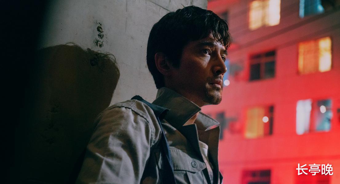 胡歌|浴火重生的胡歌：伤疤是男人的勋章，而他把勋章别在了眼睛上