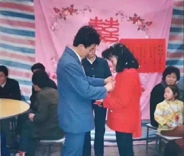 1980年,一家人中毒丈夫身亡,妻子反复唠叨一件事,引起警方怀疑