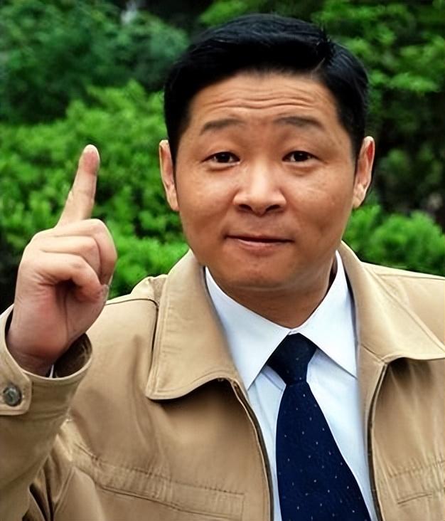 演艺圈|演艺圈这4位又丑又矮的男演员,凭啥还能娶得美娇娘