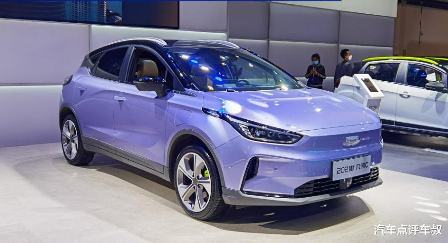 新能源|当新秀遇到黑马，哪吒U Pro对比几何C，谁更适合年轻人？