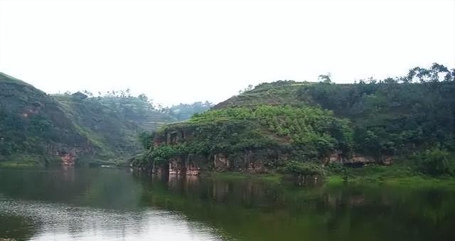 文物|2022年，四川男子伪装游客钓鱼，实则盗挖古墓，后搬运文物时被抓