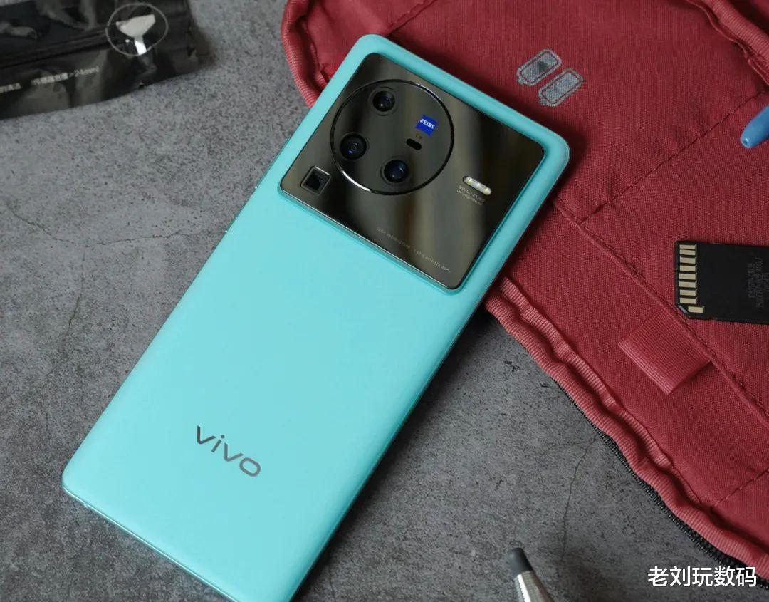 小米科技|价格相差800元，小米12S Pro打得过vivo X80 Pro吗？