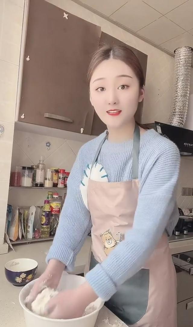 陈亚男|陈亚男,大衣嫂,朱善阔三人都包子,谁包出来的包子看上去有食欲