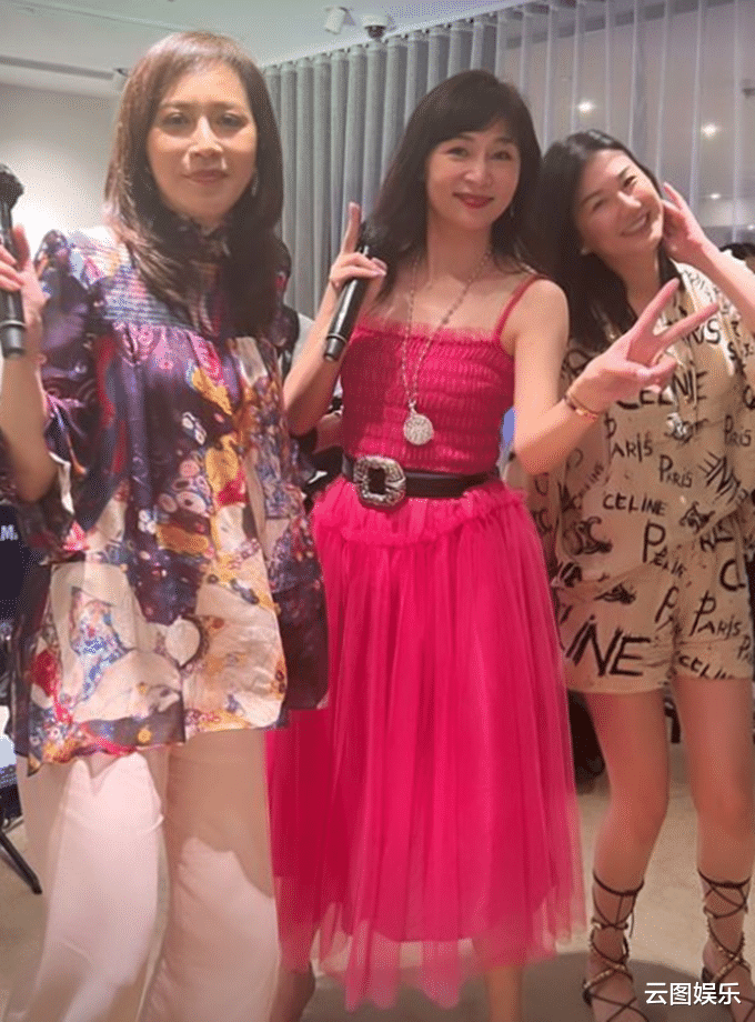 关之琳|59岁关之琳参加派对,与富豪前任同框不尴尬,对方年轻女友罕露面