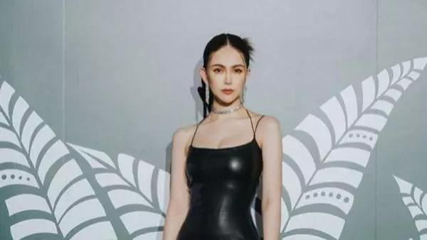 周杰伦|周杰伦：可真大方！任由老婆秀身材，身段玲珑让人看着很是心动！