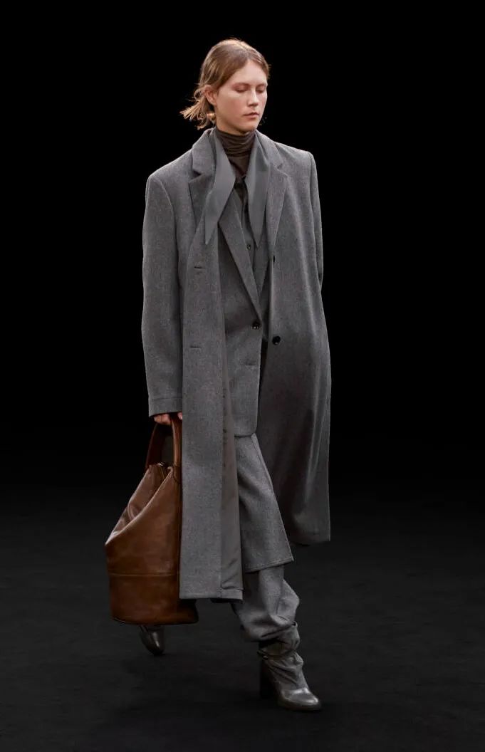 西装|大衣+西装，秋冬时尚大女人的穿搭，高级有态度 !