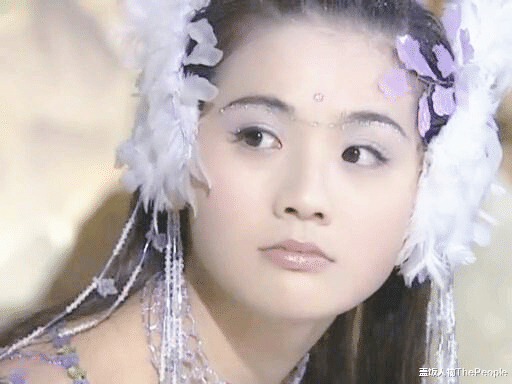 阿Sa|同样头插羽毛，蔡卓妍灵动、周迅美成经典，杨幂“晴雯”太辣眼