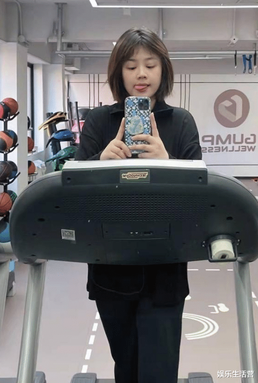 女主播|马思纯张哲轩电梯拥吻,画面曝光身材臃肿,网友:事业不要了?