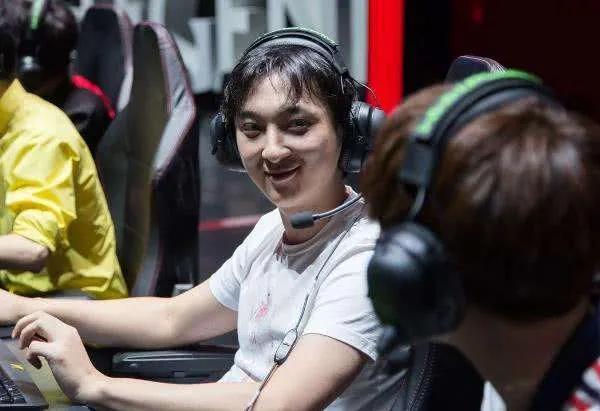 传奇第一位土豪，胜过当今的王思聪