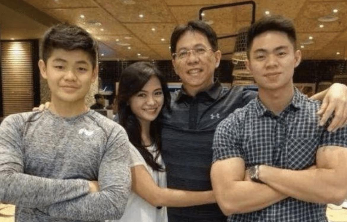 50岁妈妈被“嫌弃”,两个儿子不愿意一起逛街,怕路人误会成情侣