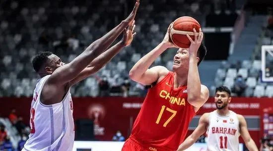 中国男篮|拒绝中国男篮第一人！疯了！以后都不打！场均20+10的大中锋