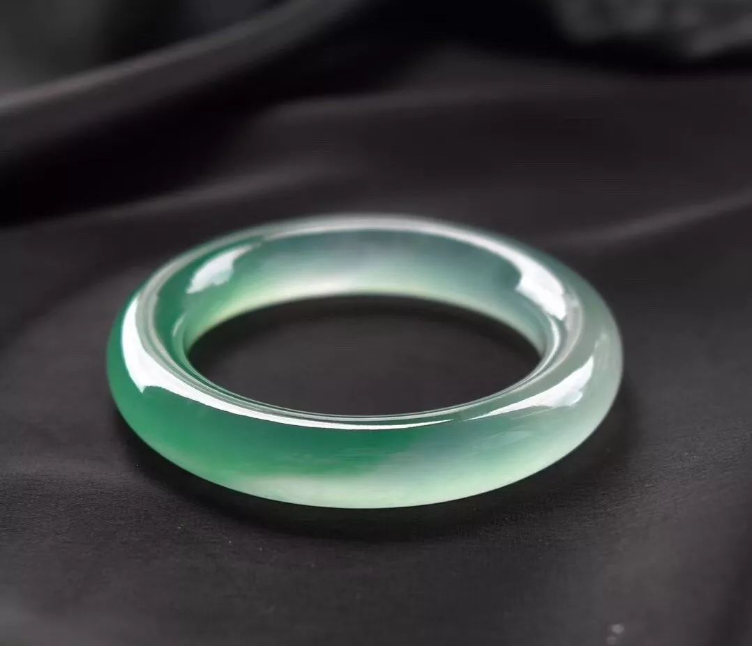 翡翠|翡翠赌石 , 不弄清楚翡翠的“皮、雾、肉”,怎么捡漏?