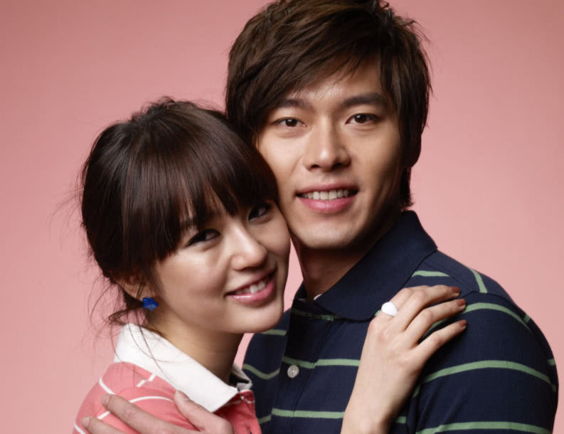 补水 僵脸丰唇尹恩惠急甩20斤消失5年复出被群嘲,她换了一只唇膏而已