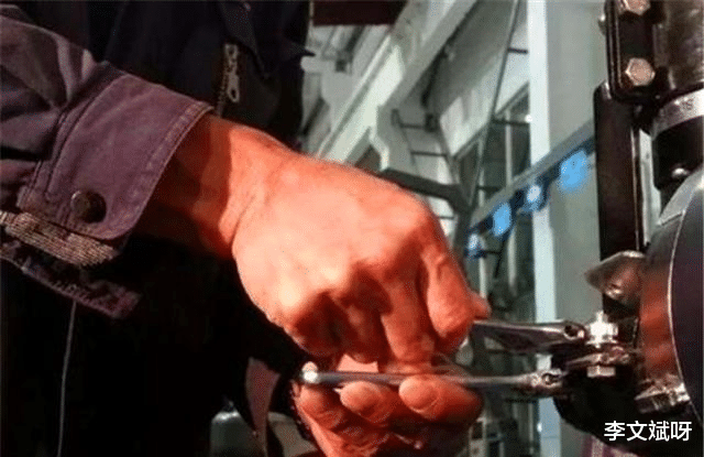 工人|中国机械工人：三班倒，流水线，没地位，请尊重技术，善待未来