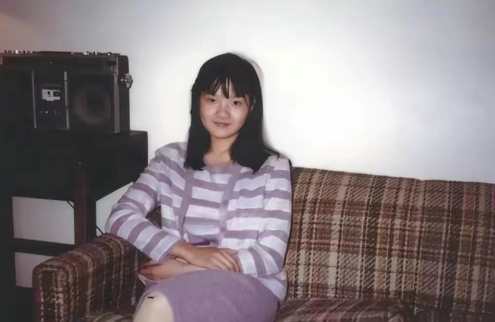 陈凯歌|陈凯歌小9岁前妻定居法国!身材发福白发满头,生活悠闲自在