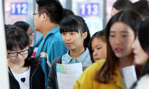 大学生|除公务员以外,这三个“金饭碗”职业非常吃香,稳定性高待遇好