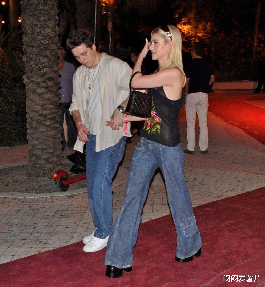 贝克汉姆|贝克汉姆长子回“娘家”!老丈人铺红毯前来迎接