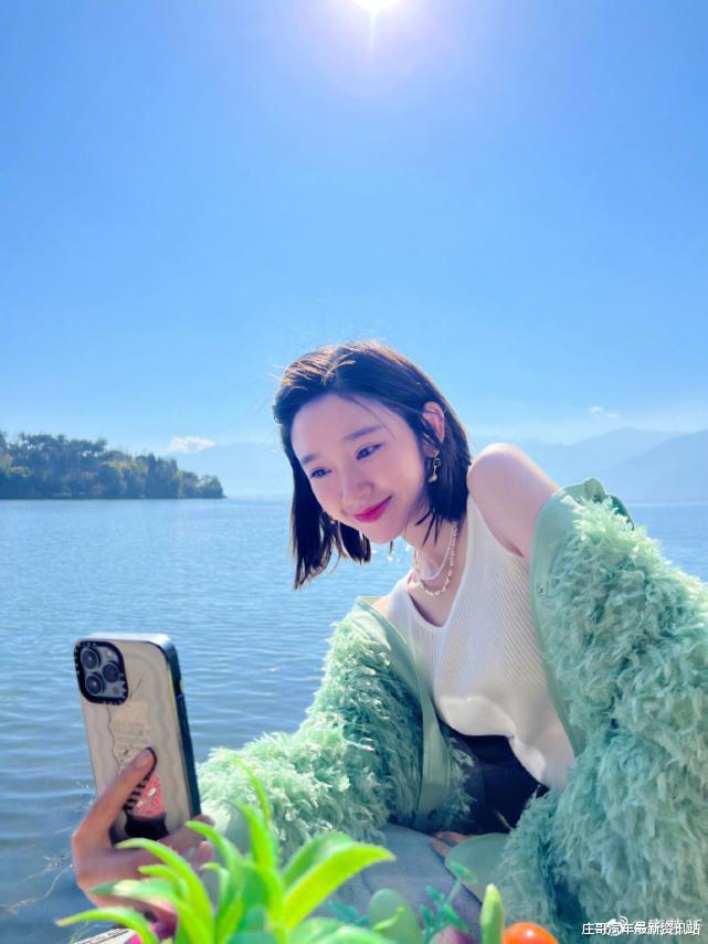 唐艺昕|唐艺昕晒度假美照生活惬意，身材窈窕似少女，笑容迷人如初恋