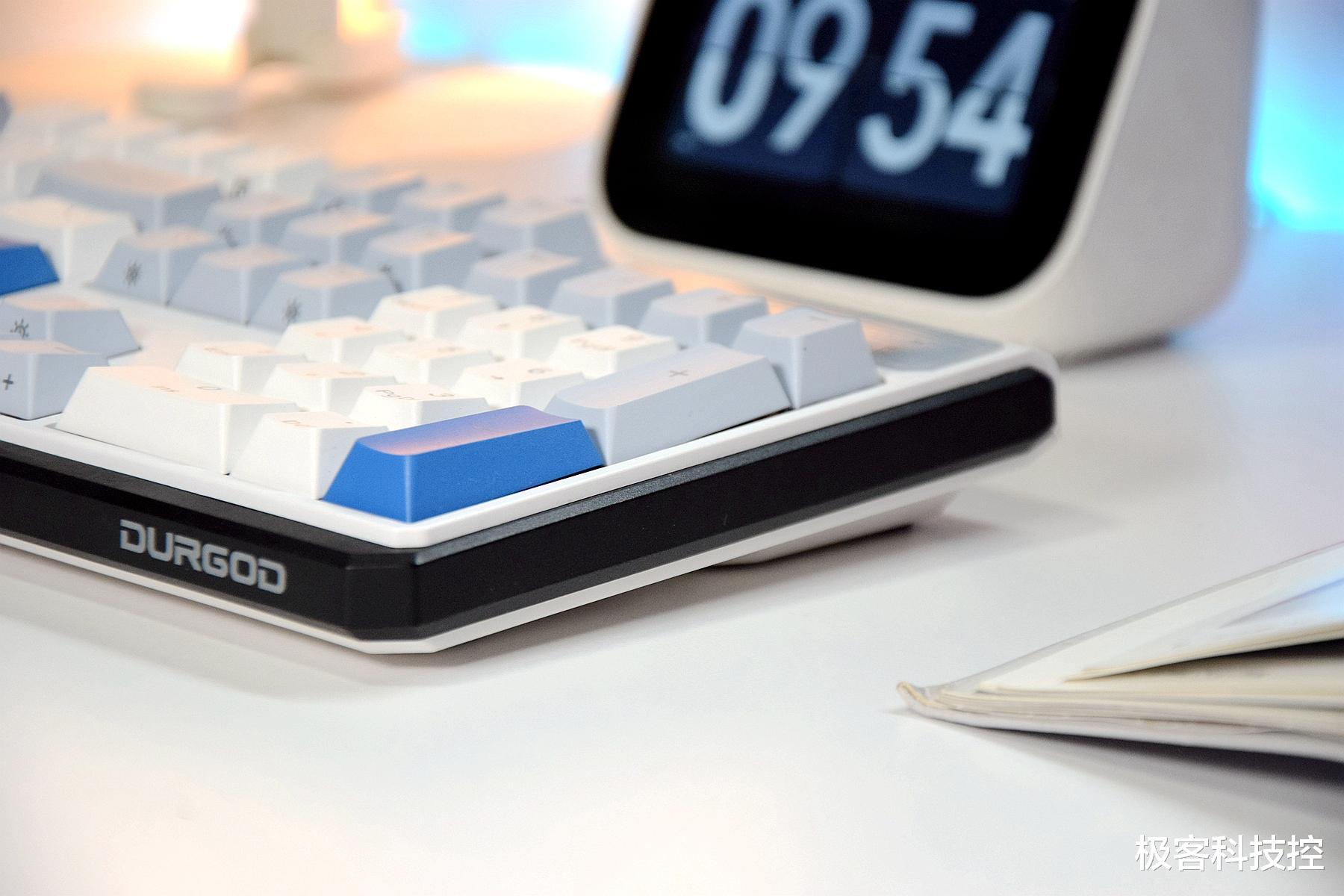 3g|超长续航,凯华定制TURBO轴体, 白色背光支持热插拔,这键盘太稳了