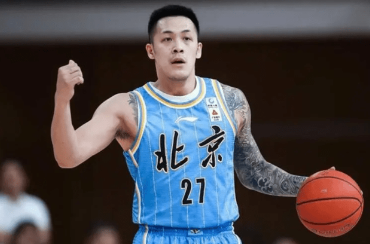 周仪翔|台湾勒布朗凉了！周仪翔首秀11分，多次被封盖，垃圾时间称王称霸
