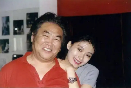 刘丹|“锅姨”刘丹:因《开端》中年爆红,与日本丈夫相爱27年,情不移