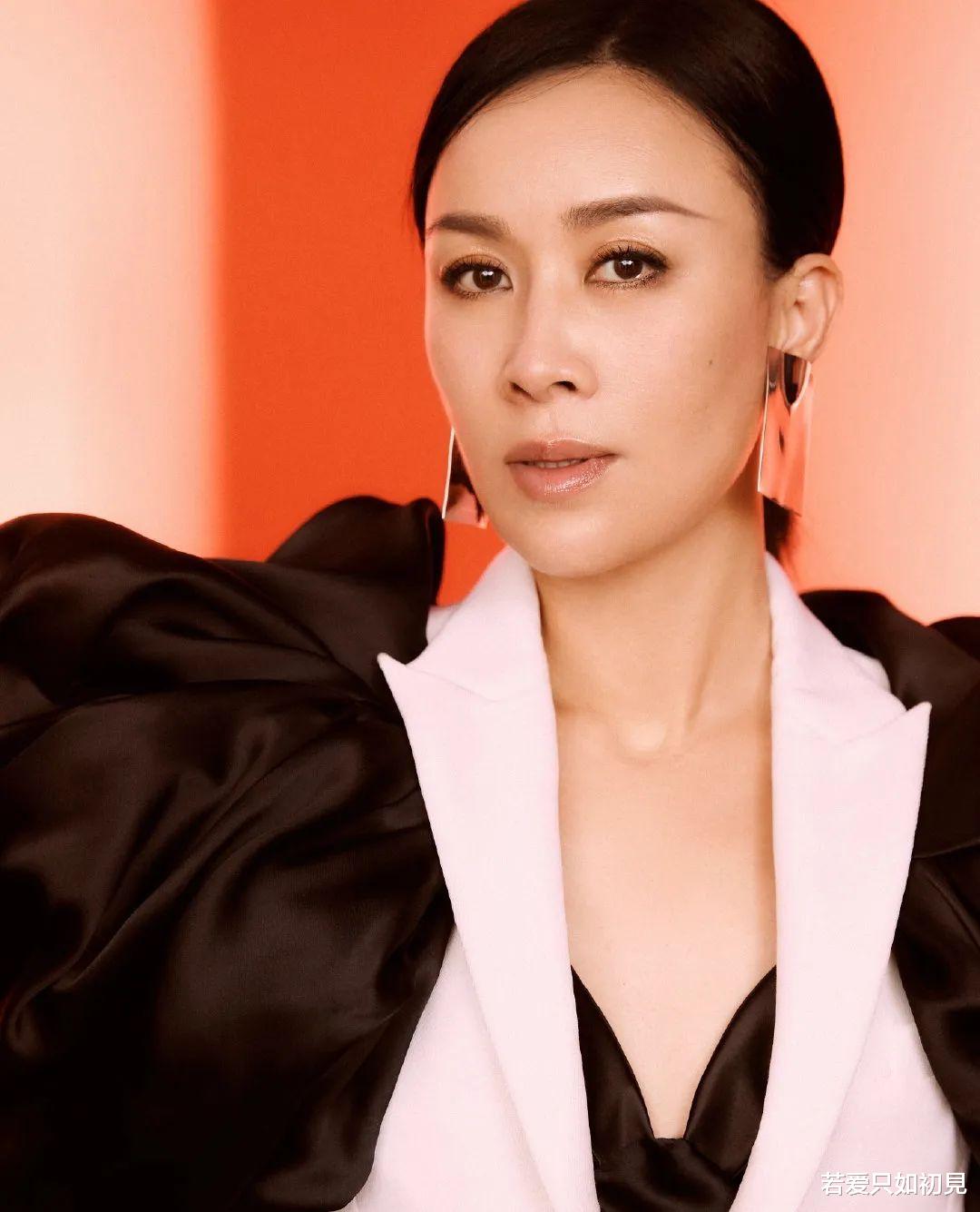 明星|踢路人、当街小便、脚踩高铁桌子，这些明星素质一个比一个低