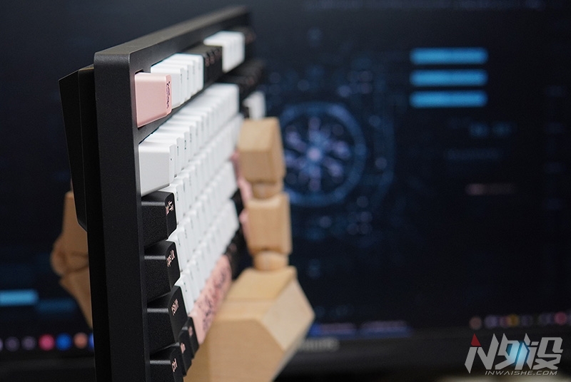 创维集团|搭载新批次天空轴V2 达尔优A104机械键盘简评